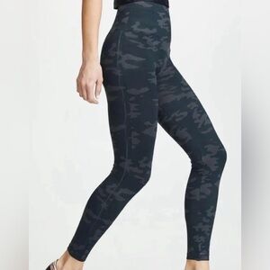 NEW SPANX - Look At Me Now Seamless Leggings